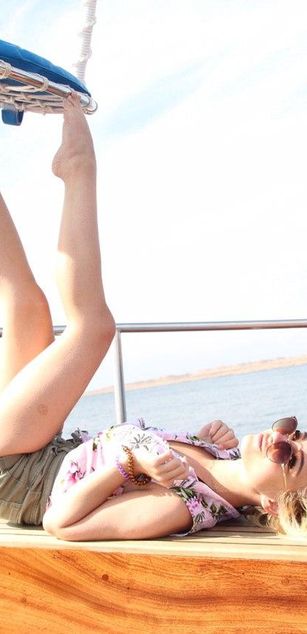 Model - AppleBrandy striptease