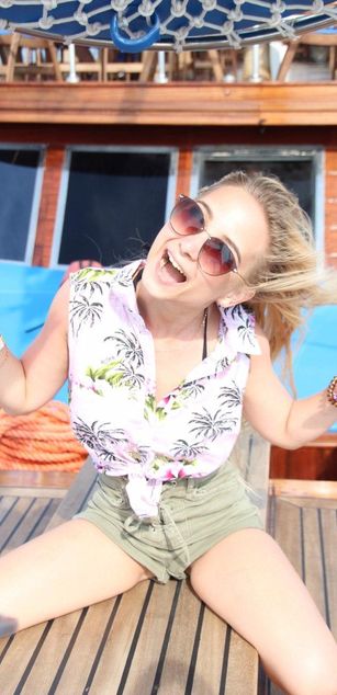 Model - AppleBrandy striptease