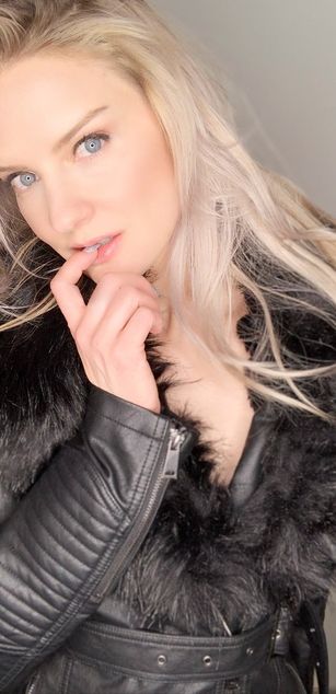 Model - Allie Awesome joi