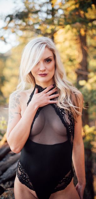 Model - Allie Awesome joi