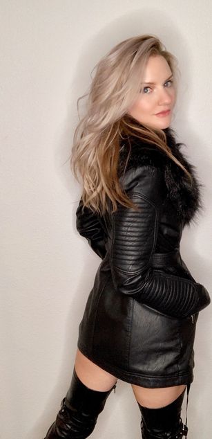 Model - Allie Awesome joi