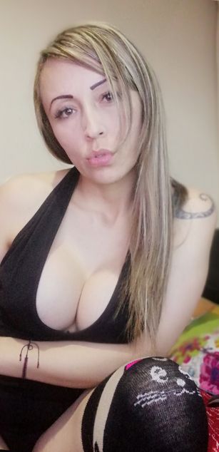 Model - Lyann_ boobs