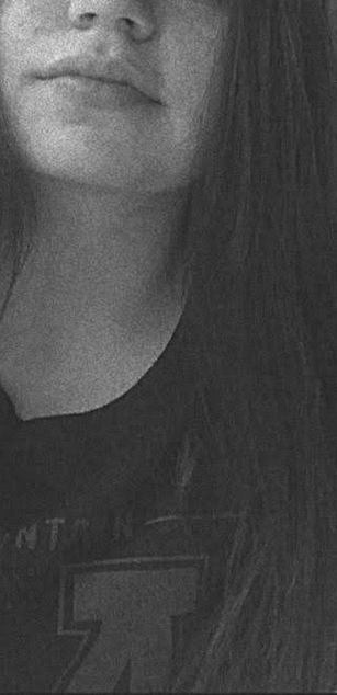 Model - Clark and Lexa kiss