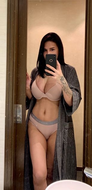 Model - MadocVentura striptease