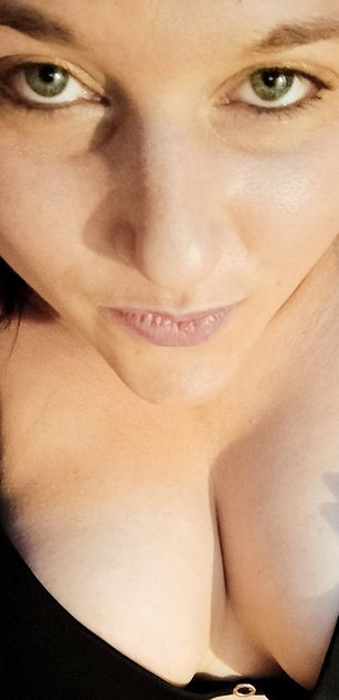 Model - AshleighSkye curvy