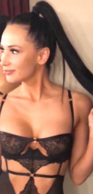 Model - Tay4play striptease