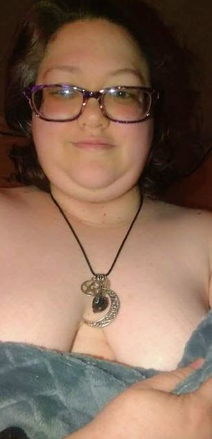 Model - GamerLilithRose curvy