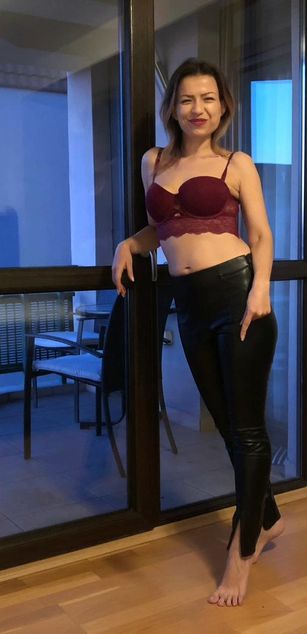 Model - Claudia dominatrix