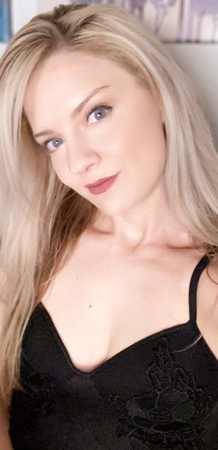 Model - Allie Awesome joi