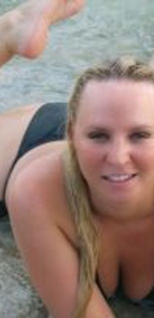 Model - LauraSky curvy
