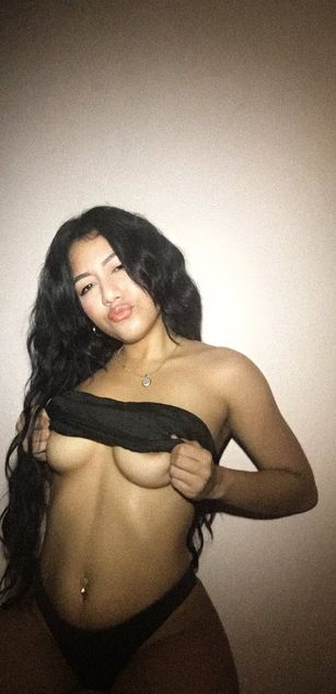 Model - LILLY latina