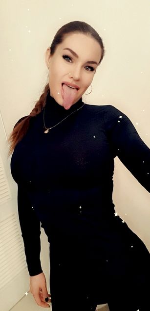 Model - Blueyesdream femdom