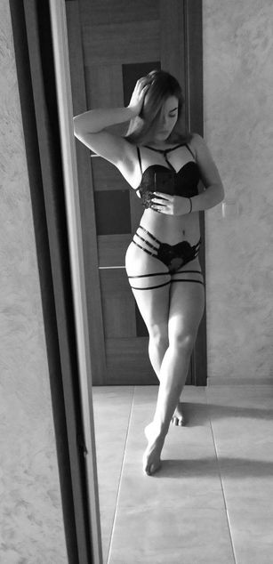 Model - LolyFine ass