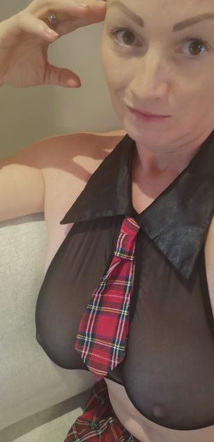 Model - SOPHISTICATED_GINGER curvy