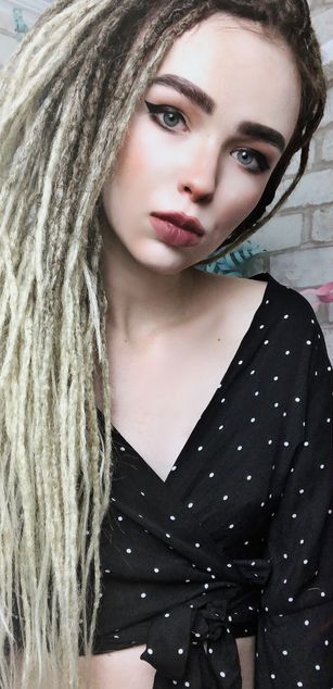 Model - KassyCat pussy