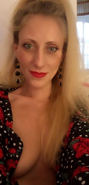 Model - MissEly milf