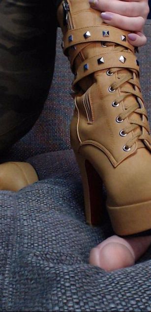 Model - Queen_Emma feet