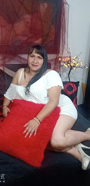 Model - laurabigass milf