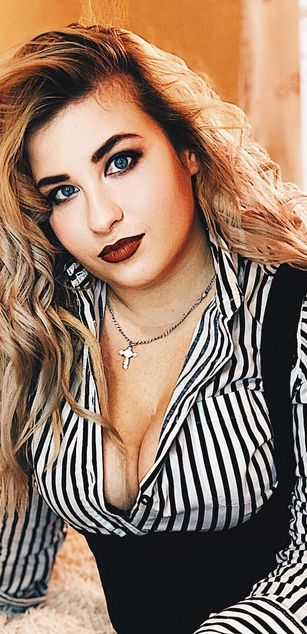 Model - Amalyaaspen bigtits