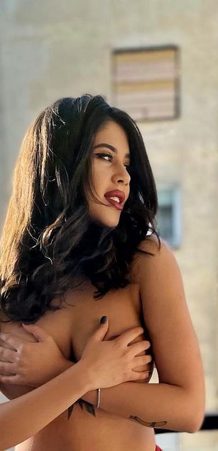 Model - Samia Zed dildo