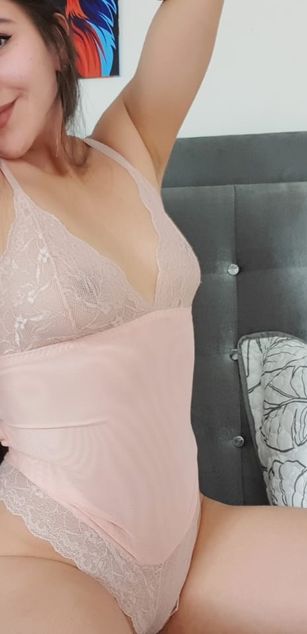 Model - PaulinaCute deepthroat