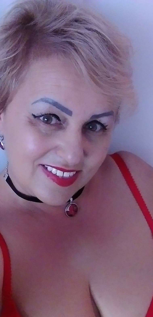 Model - ElisabethBeth27 shavedpussy