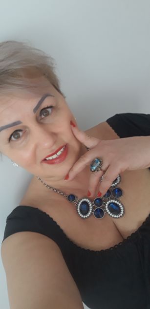 Model - ElisabethBeth27 shavedpussy