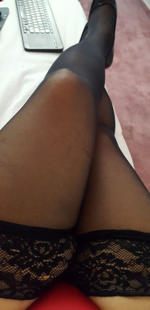 Model - ElisabethBeth27 shavedpussy