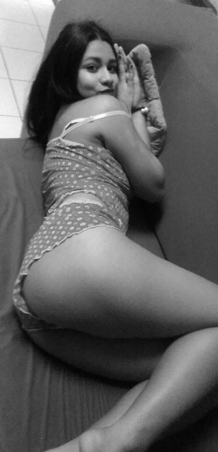 Model - Luana Prince striptease