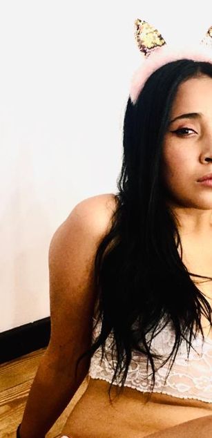 Model - Samanthahott deepthroat