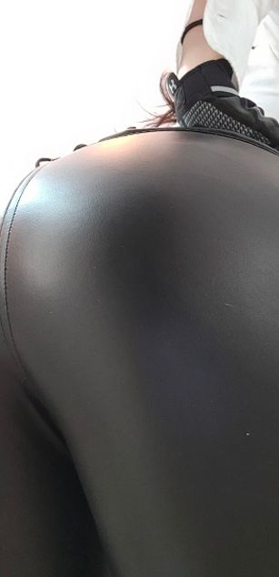 Model - Dominatrix Dinah sexy