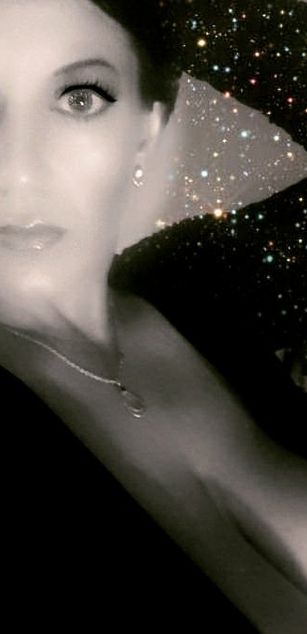 Model - Gia Costello curvy