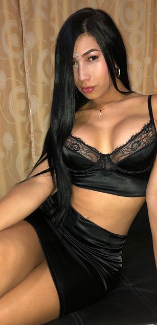 Model - EstefaniaGil hairy