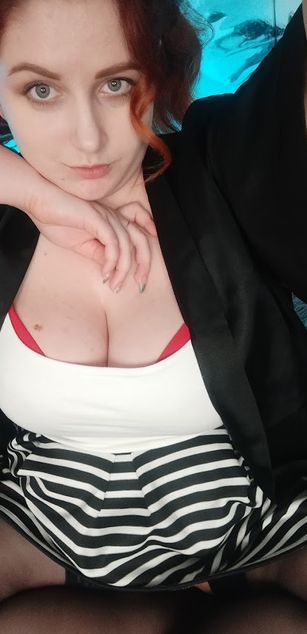 Model - DexyRed BBW