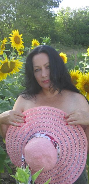 Model - BruneteBBW outfits