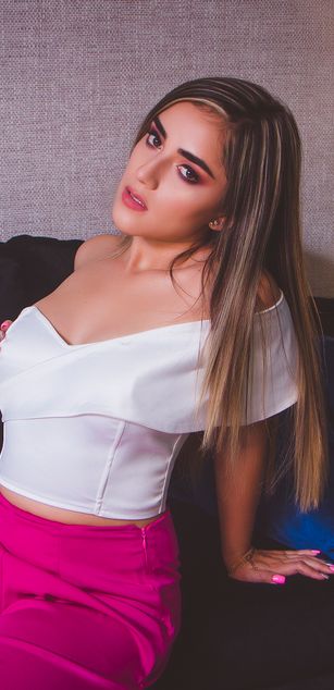 Model - Belen Elliot kinky