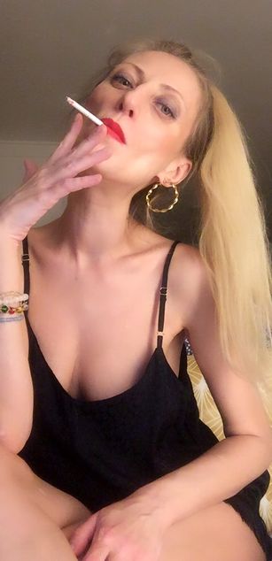 Model - MissEly milf