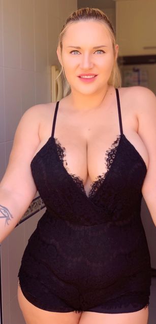 Model - Dolly Fox fetish