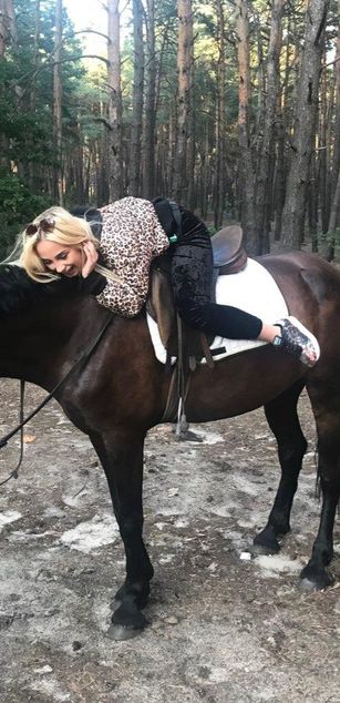 Model - AppleBrandy striptease