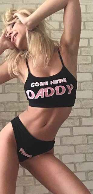 Model - AppleBrandy striptease