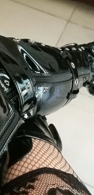 Model - Dominatrix Dinah sexy