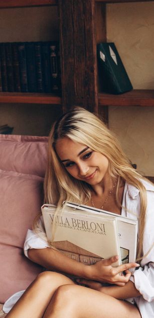 Model - AppleBrandy striptease