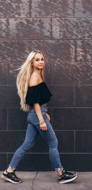 Model - AppleBrandy striptease