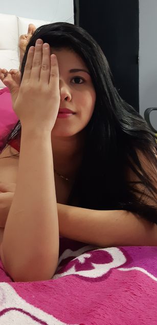 Model - Katalina Quevedo curvy