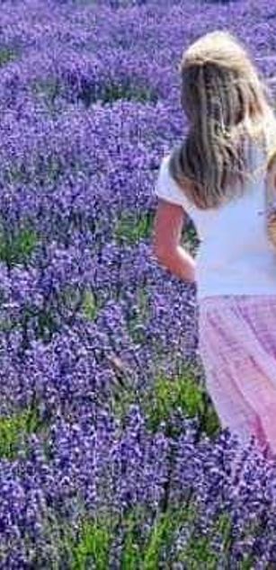 Model - Lola123 kiss