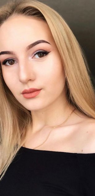 Model - SavRose beautiful