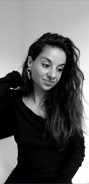 Model - Louise Beaucaire petite