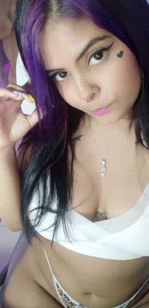 Model - Vicky Purple deepthroat