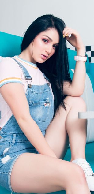 Model - EmilyPrada deepthroat