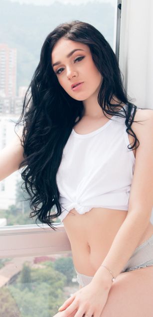 Model - EmilyPrada deepthroat